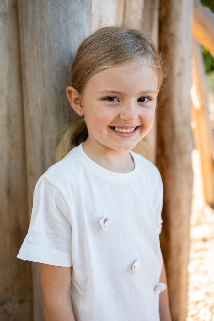 Portrait eines Mädchens, natürliche Kindergartenfotografie Esslingen Stuttgart